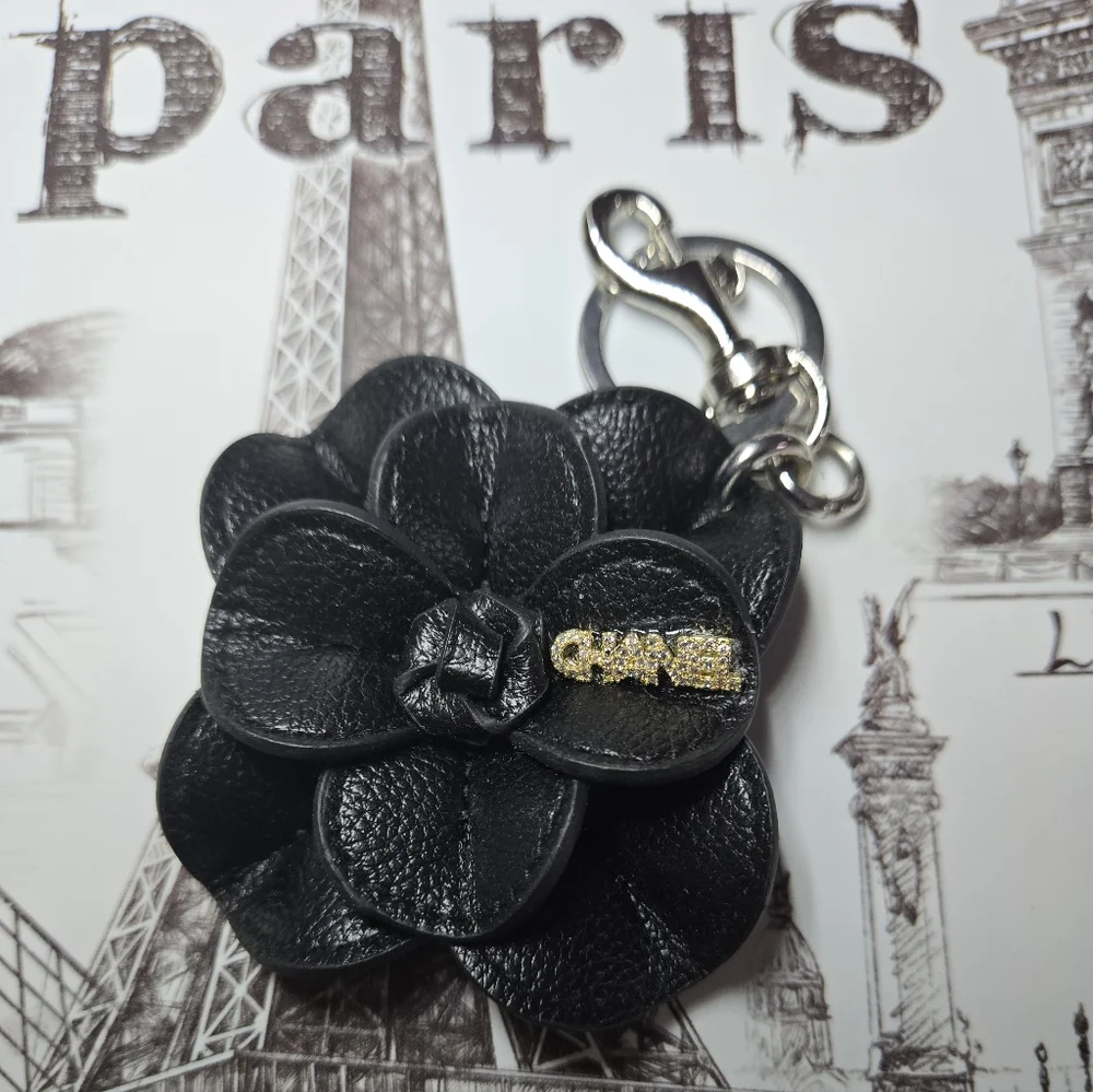 đź–¤FASHION FLOWER BAG CHARM KEY CHAIN BLACK - Picture 1 of 1